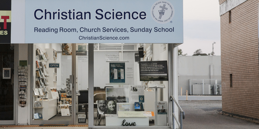 External photo of Christian Science Reading Room, Wynnum and seagulls at Wynnum foreshore.